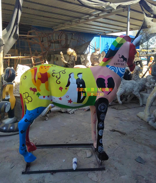 玻璃钢彩绘马雕塑