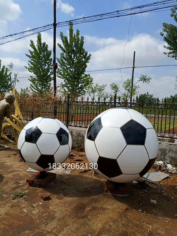 赵县校园不锈钢雕塑，学校足球雕塑2