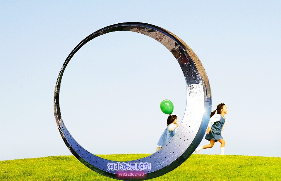 不锈钢圆环月亮雕塑厂家