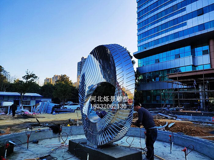 不锈钢镜面圆环雕塑