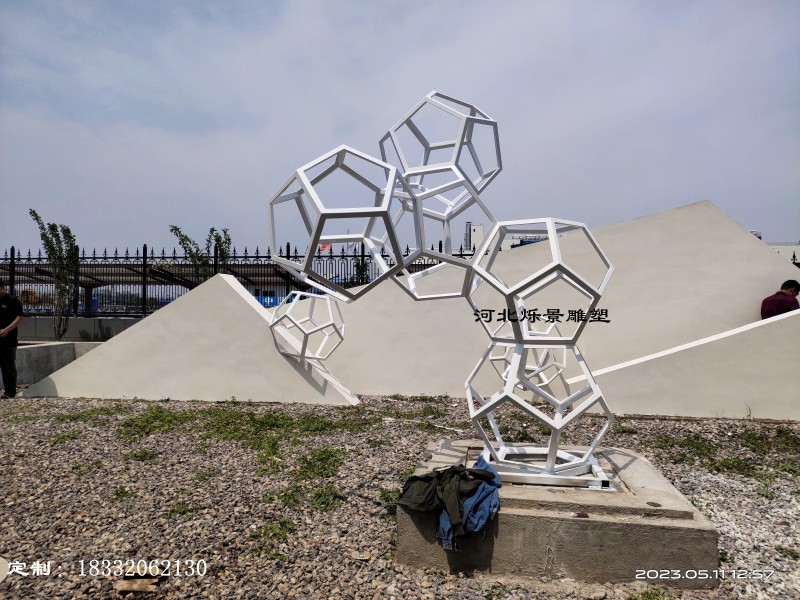 不锈钢12面体雕塑