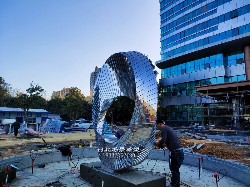 3米水景不锈钢圆环雕塑定制厂家