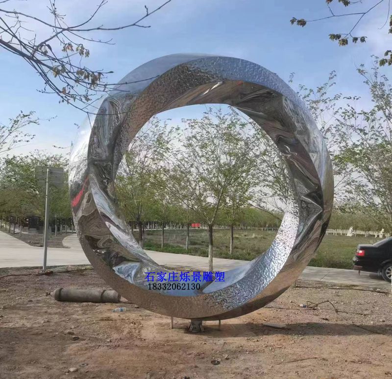 3米不锈钢莫比乌斯环雕塑图片